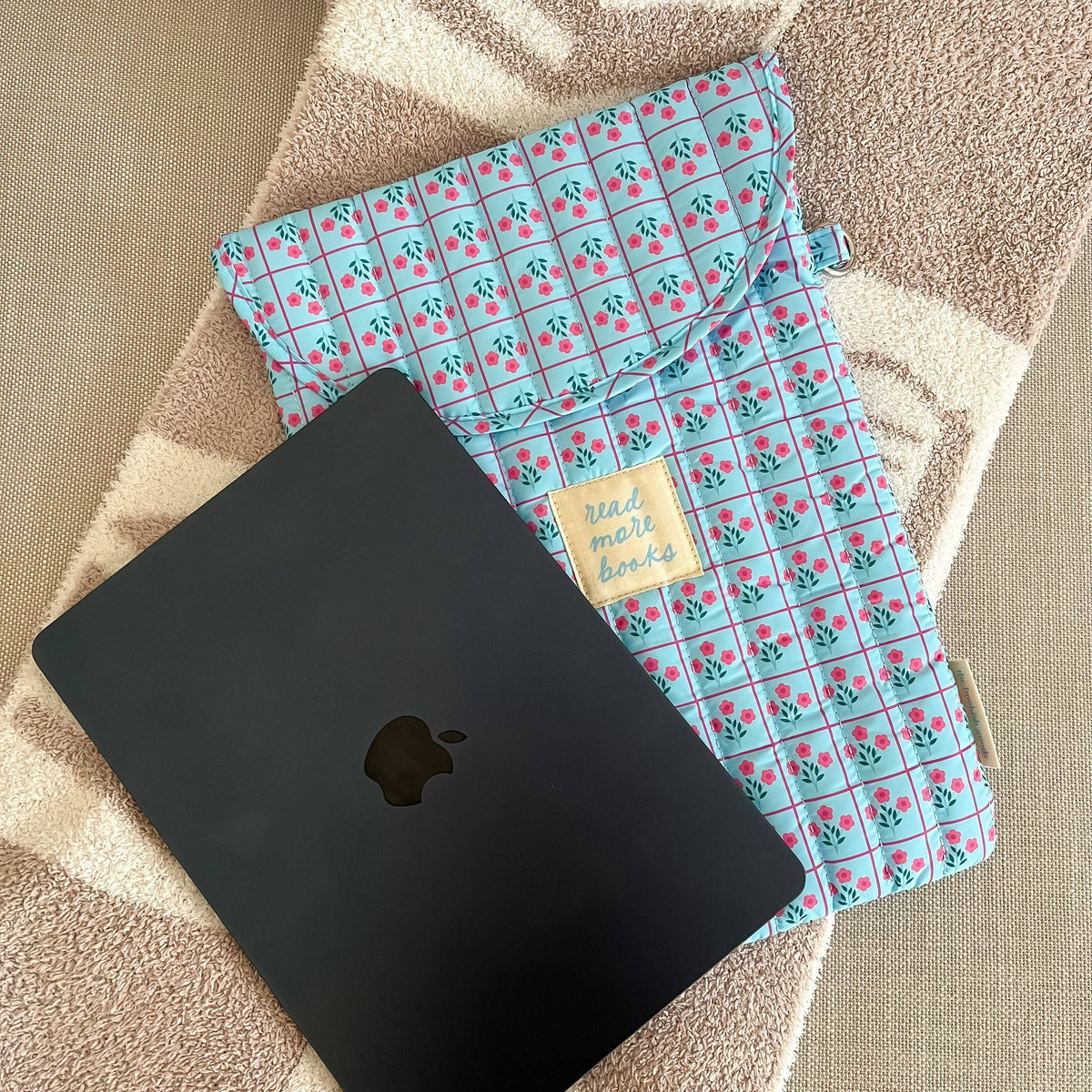 Read More Books Sleeve: E-Reader
